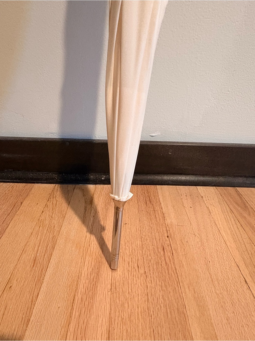 Ivory Ruffle Parasol Umbrella - Picture 4 of 5